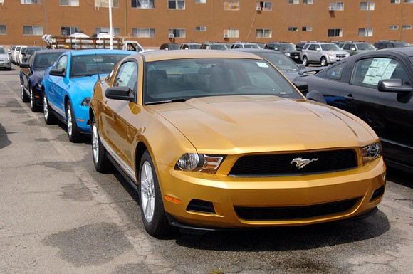 2010stangdealers_lead.jpg